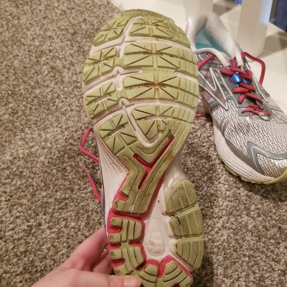 AUTHENTIC Brooks Ravenna Tennis Shoes - Picture 4 of 5